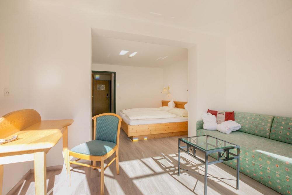 Schuetz Hotel โอเบอร์เทาเอิร์น ภายนอก รูปภาพ