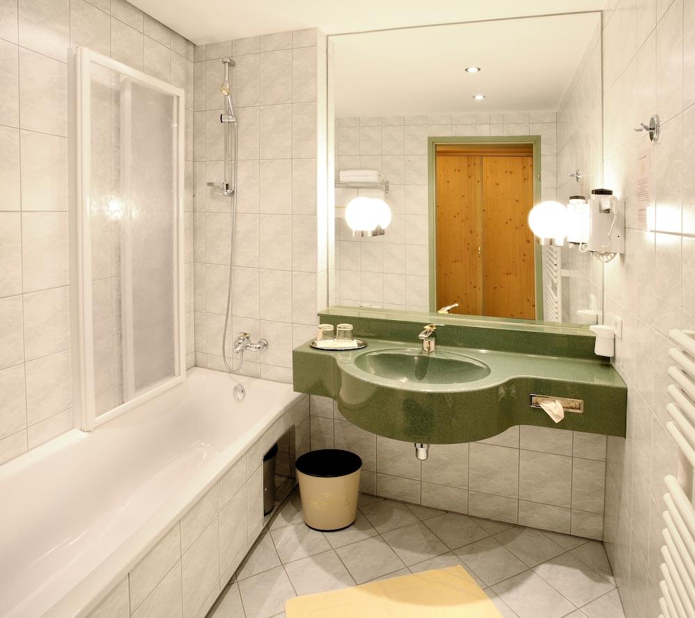 Schuetz Hotel โอเบอร์เทาเอิร์น ภายนอก รูปภาพ
